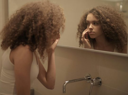 El autoengaño en la adicción: por qué la persona no reconoce el problema