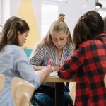 Talleres de prevención de adicciones en centros educativos: una inversión en salud y futuro